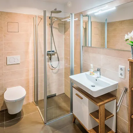 Nagelneues In Der Hafencity An Der Elbe ドレスデン