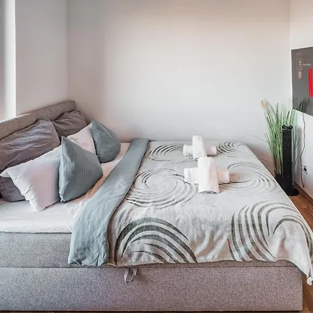 Nagelneues In Der Hafencity An Der Elbe *