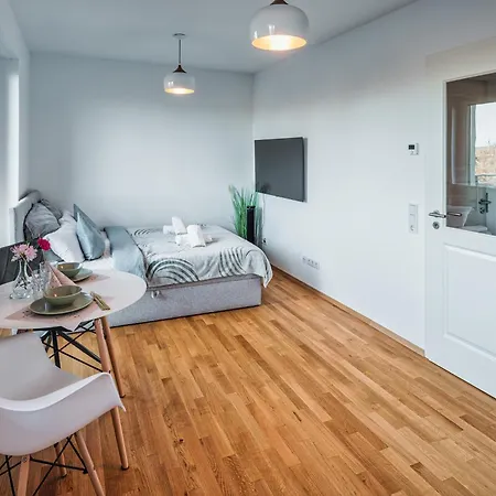 Nagelneues In Der Hafencity An Der Elbe